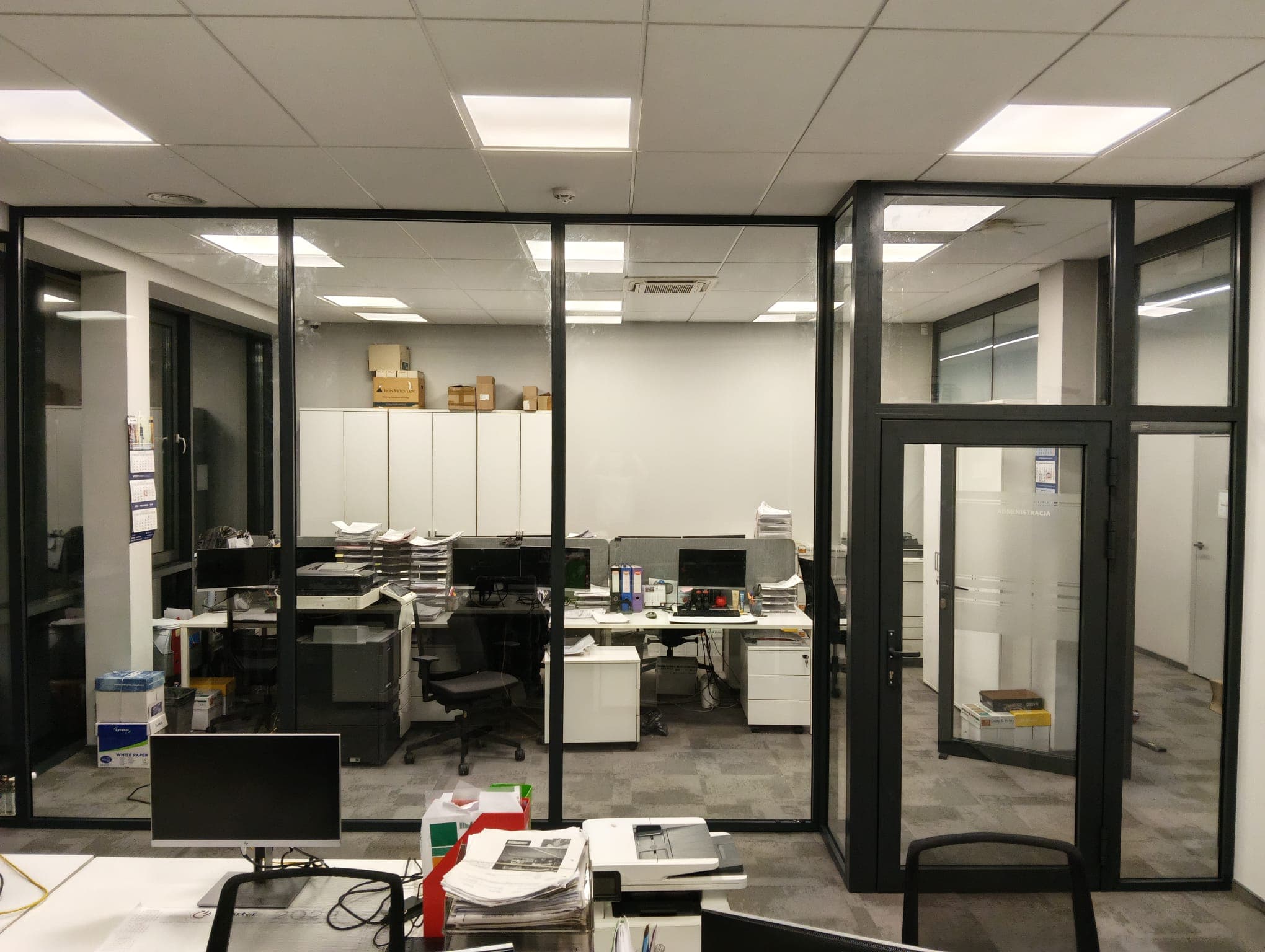 Aluminiowe ściany działowe