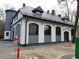 Aluminiowe okna i drzwi z łukami i szprosami thumbnail