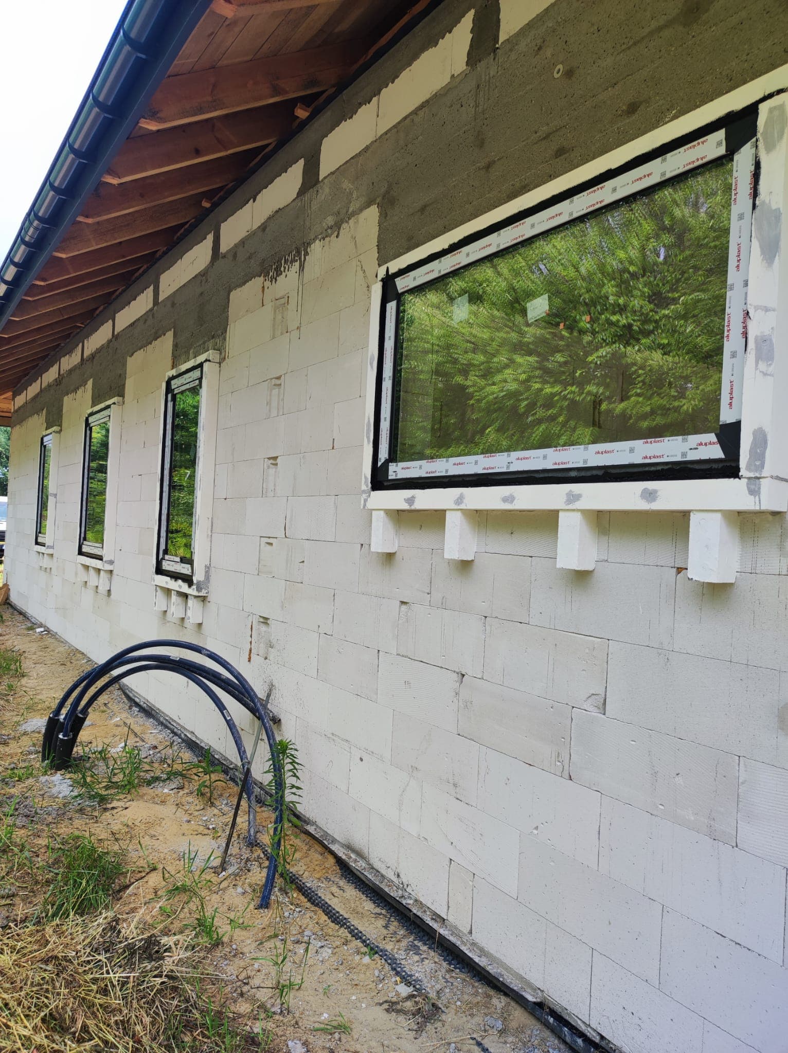 Okna aluminiowe w trakcie montażu